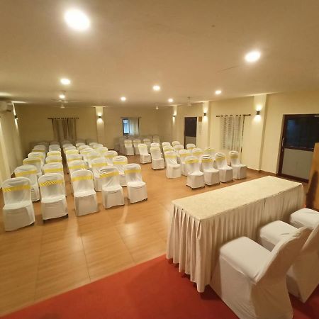 Sea Lagoon Health Resort Kochi Bagian luar foto