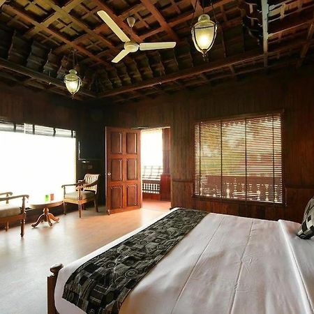Sea Lagoon Health Resort Kochi Bagian luar foto